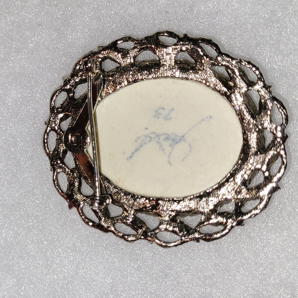 Vintage Blue Birds Cameo Brooch Hand Made Yellow Violet Flowers Artisan Signed - Picture 4 of 8